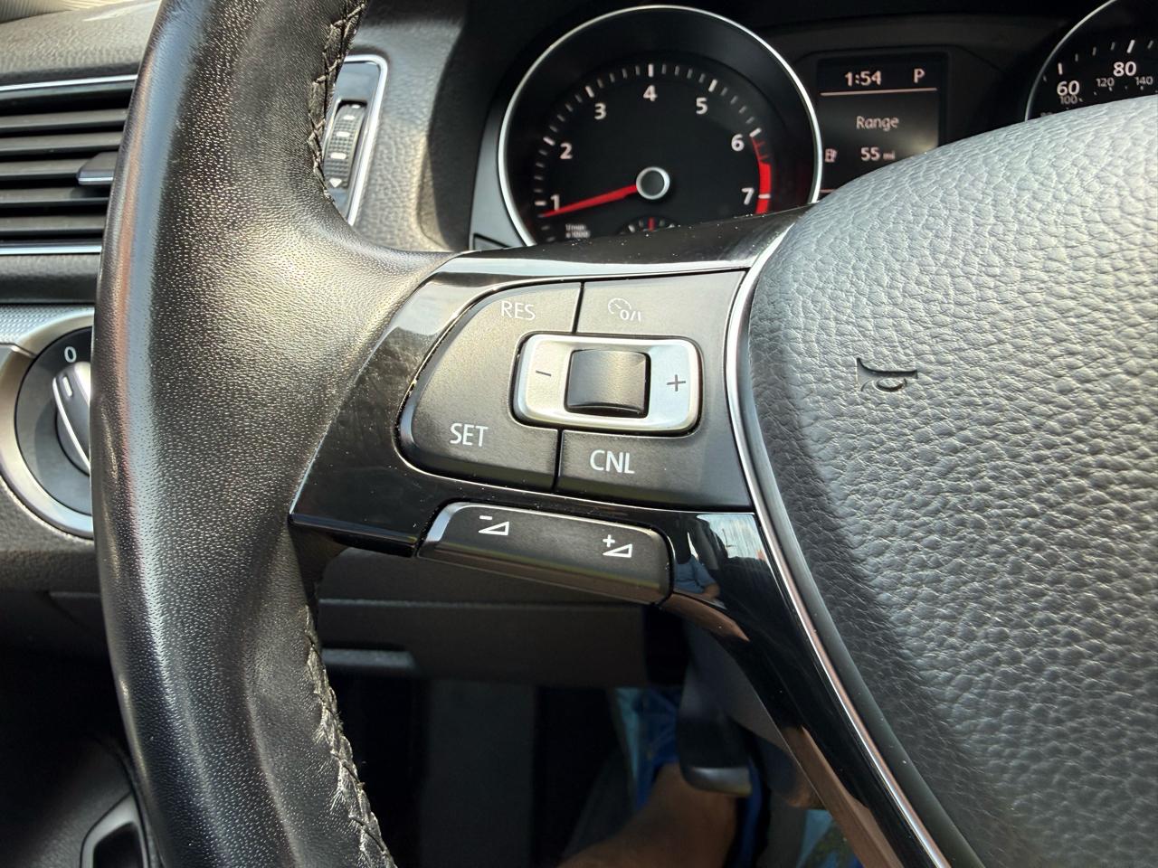 Volkswagen Passat R-Line w/Comfort Pkg Auto 2017