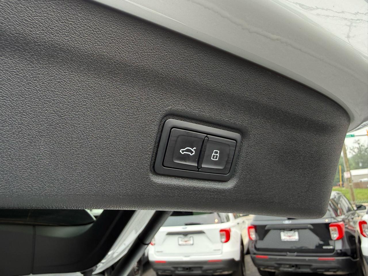 Audi Q6 e-tron Premium quattro 2025