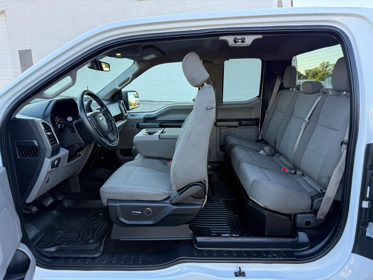 Ford F-150 XLT 4WD SuperCab 8' Box 2017