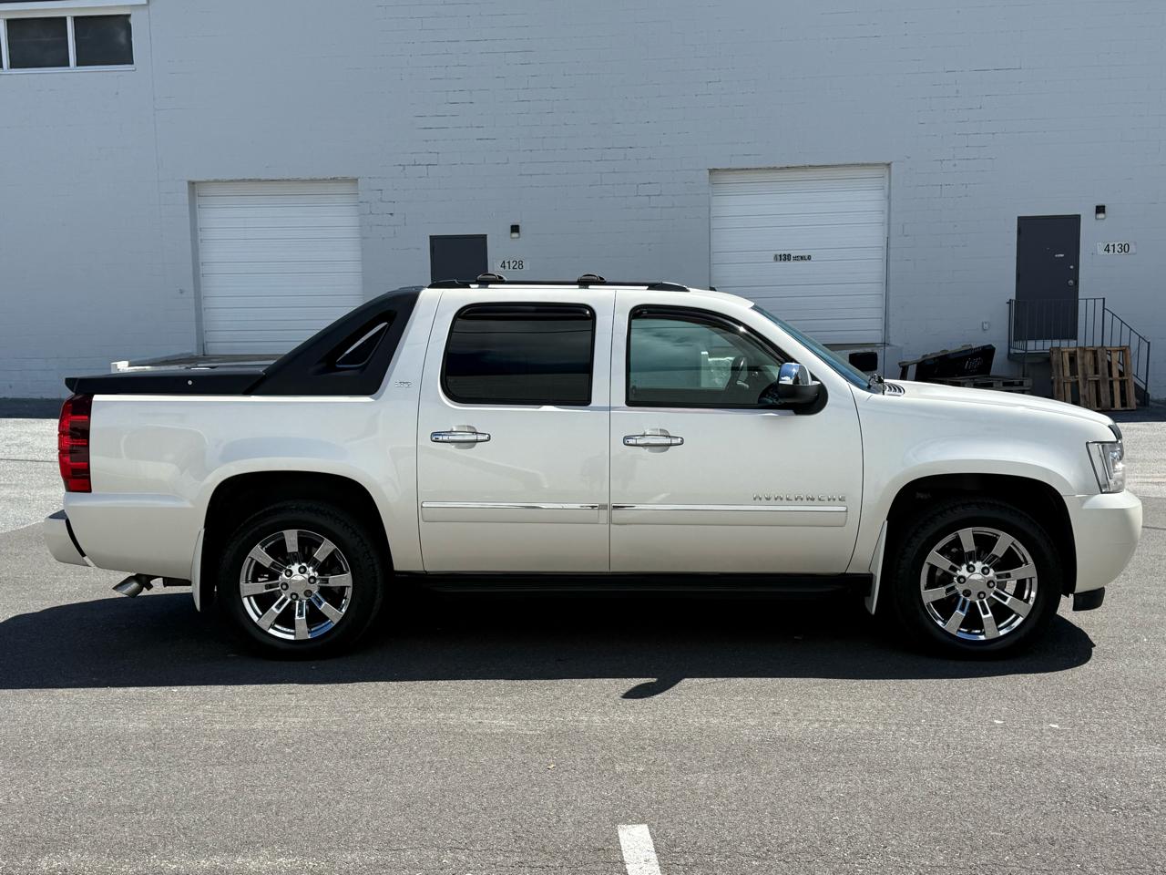 Chevrolet Avalanche 4WD Crew Cab LTZ 2011