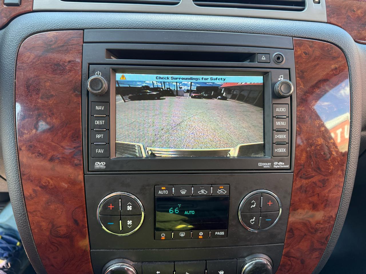 Chevrolet Avalanche 4WD Crew Cab LTZ 2011
