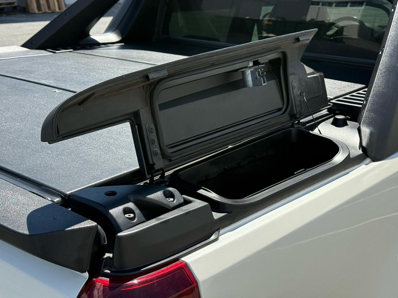 Chevrolet Avalanche 4WD Crew Cab LTZ 2011