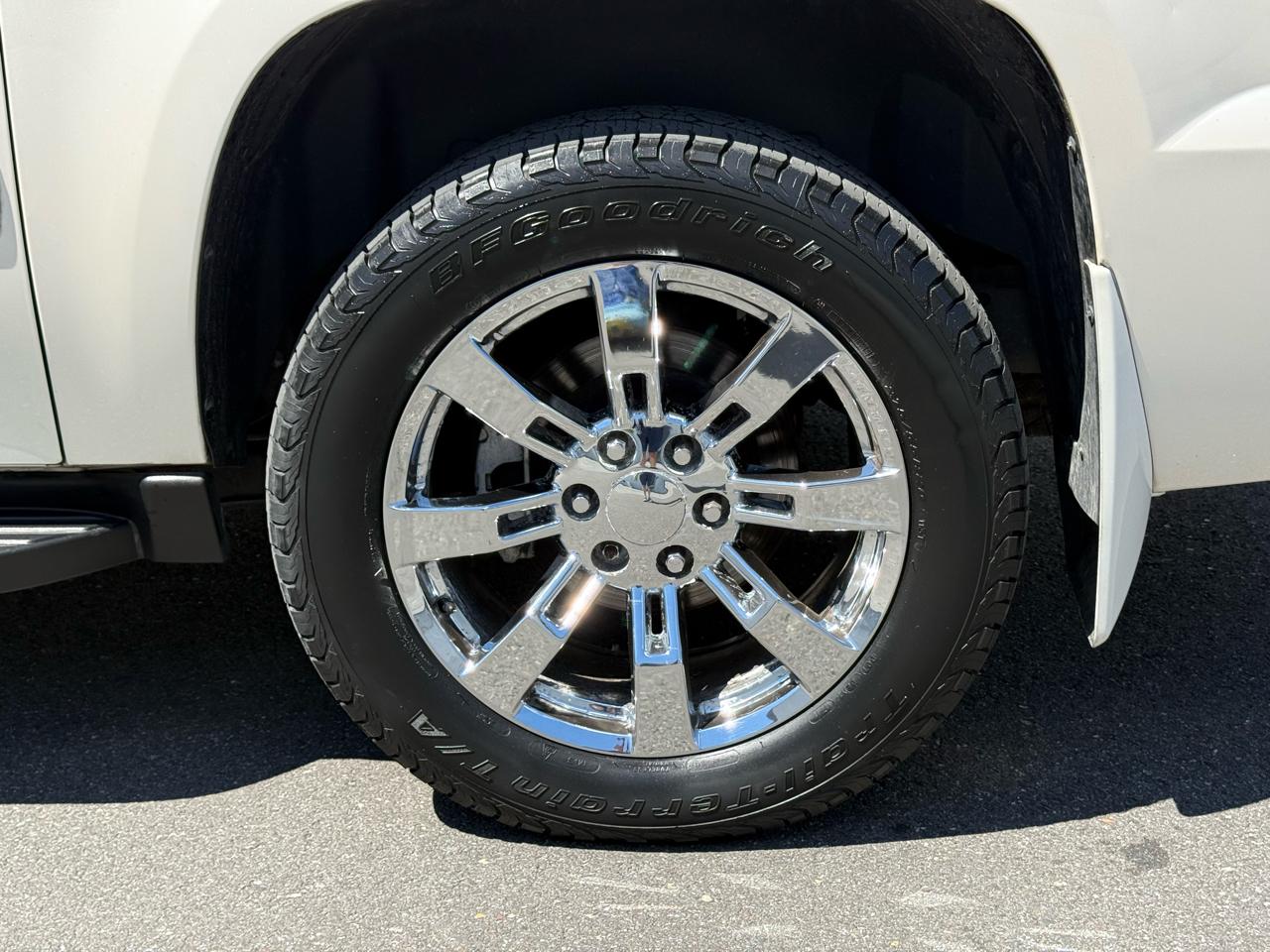 Chevrolet Avalanche 4WD Crew Cab LTZ 2011