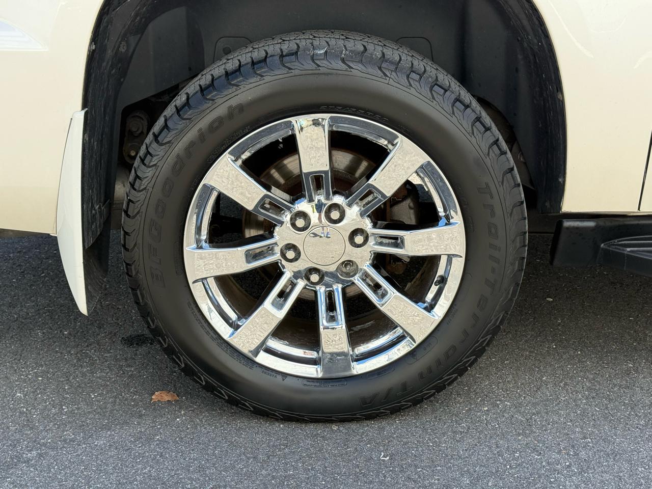Chevrolet Avalanche 4WD Crew Cab LTZ 2011