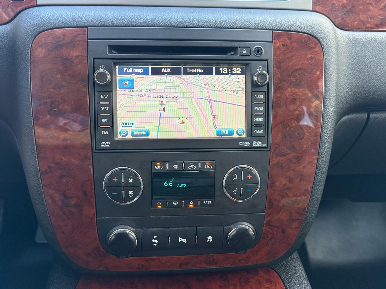Chevrolet Avalanche 4WD Crew Cab LTZ 2011