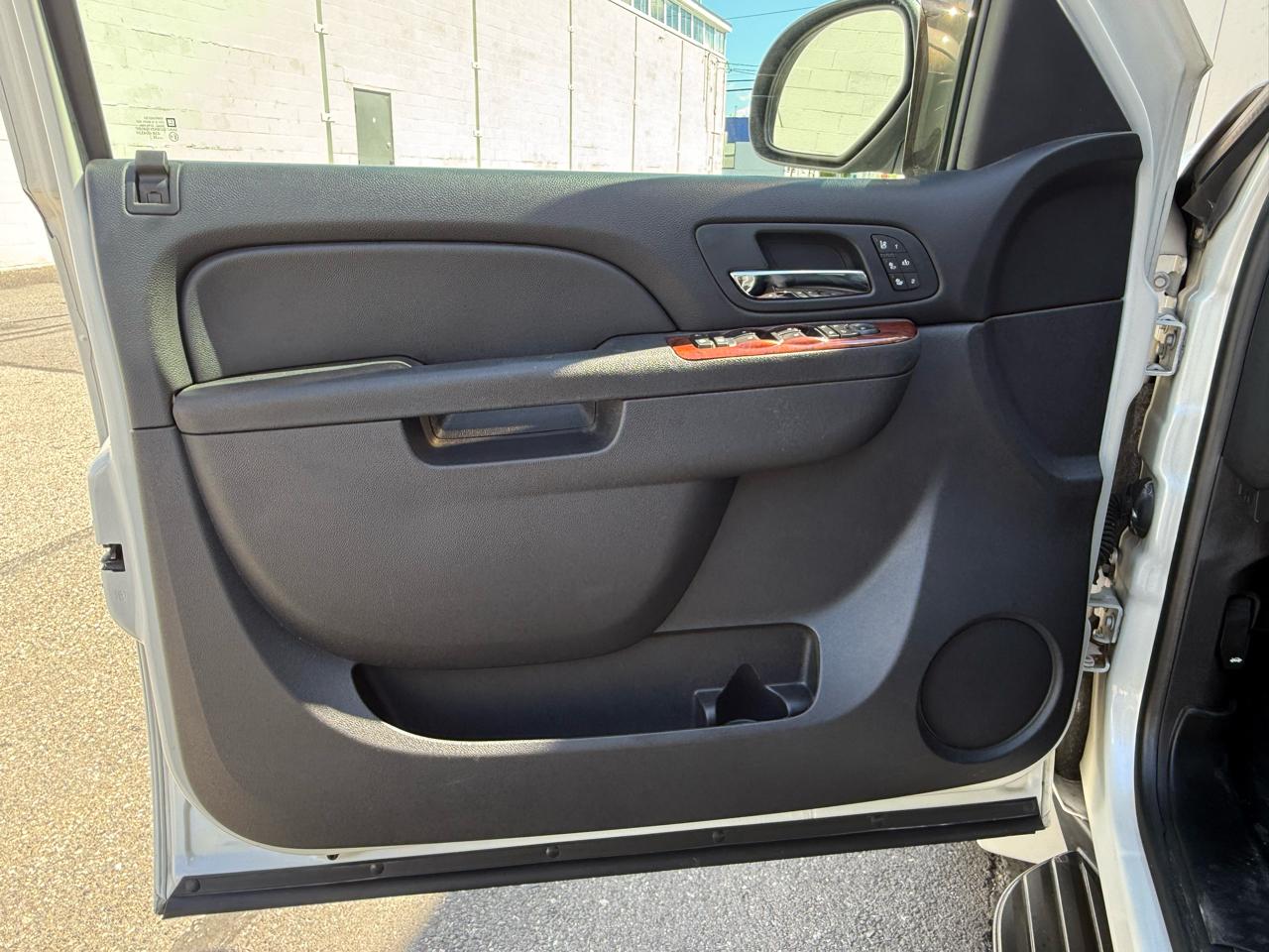 Chevrolet Avalanche 4WD Crew Cab LTZ 2011