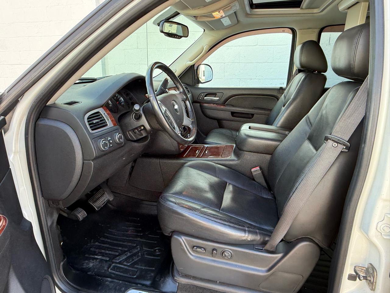 Chevrolet Avalanche 4WD Crew Cab LTZ 2011