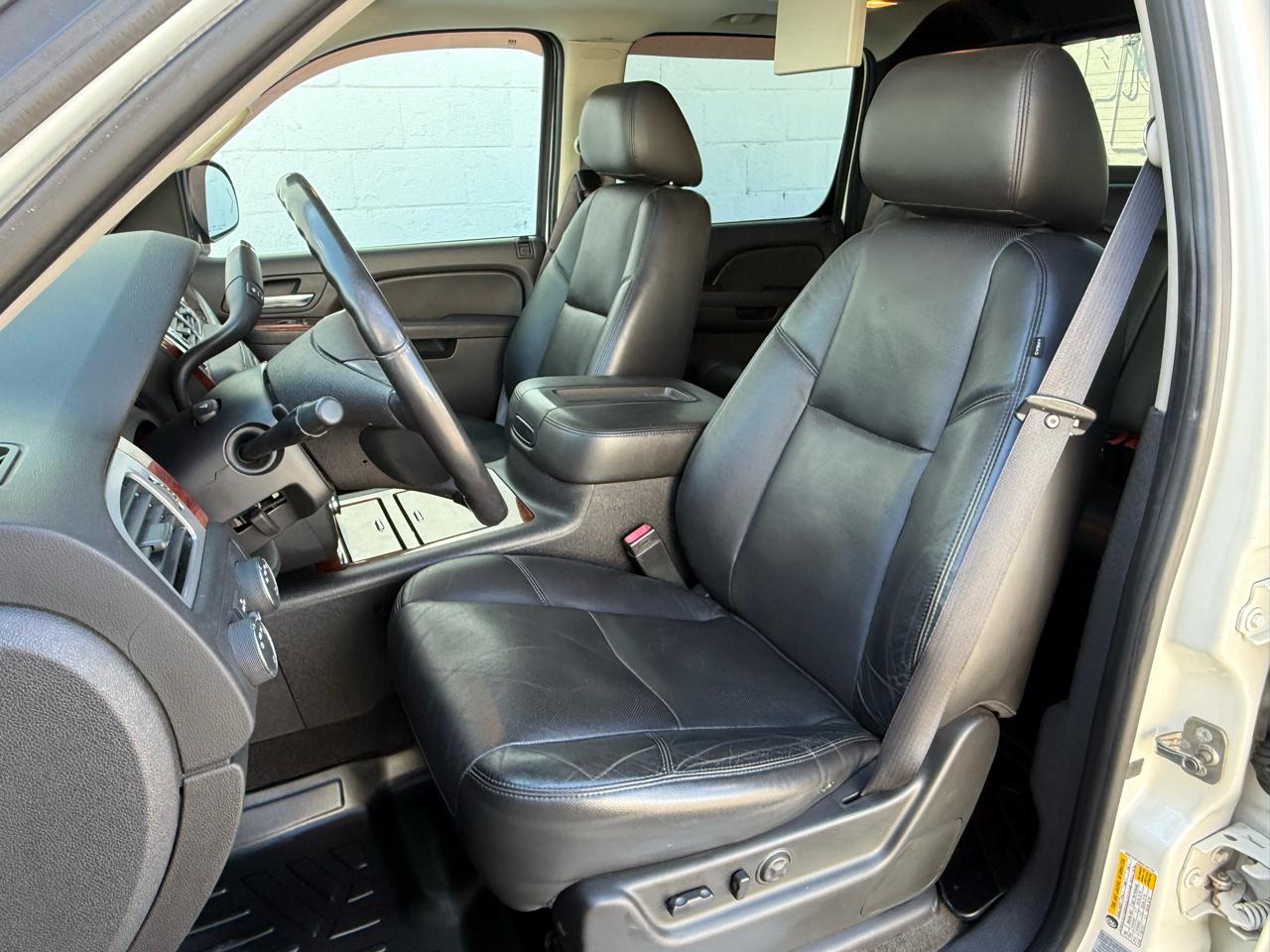 Chevrolet Avalanche 4WD Crew Cab LTZ 2011