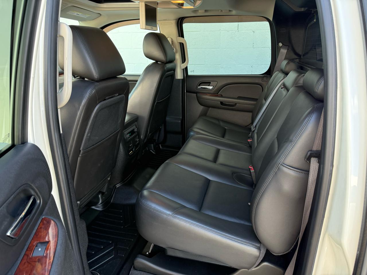 Chevrolet Avalanche 4WD Crew Cab LTZ 2011