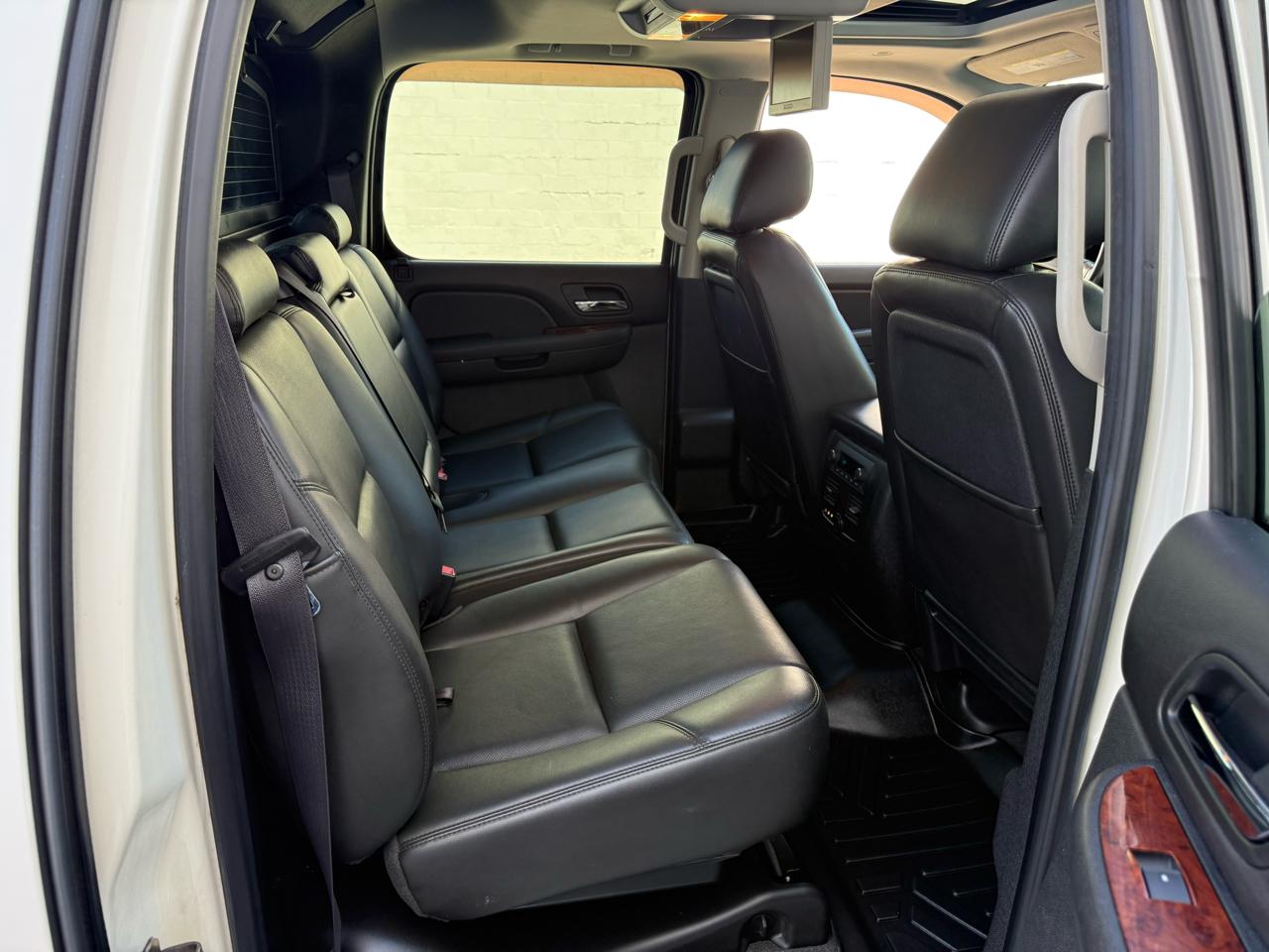 Chevrolet Avalanche 4WD Crew Cab LTZ 2011