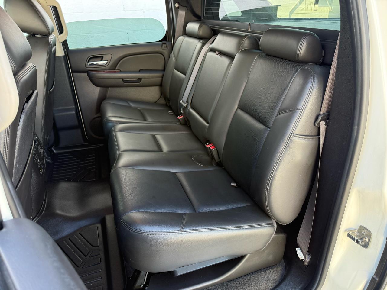 Chevrolet Avalanche 4WD Crew Cab LTZ 2011
