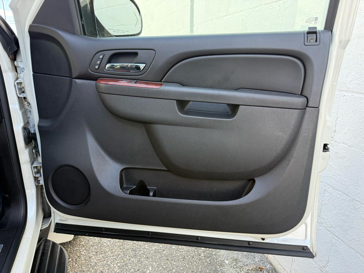 Chevrolet Avalanche 4WD Crew Cab LTZ 2011