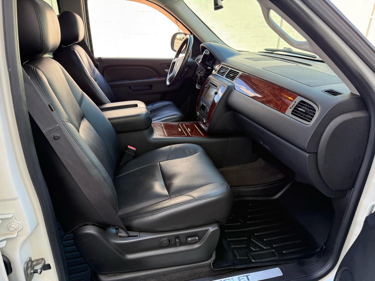 Chevrolet Avalanche 4WD Crew Cab LTZ 2011