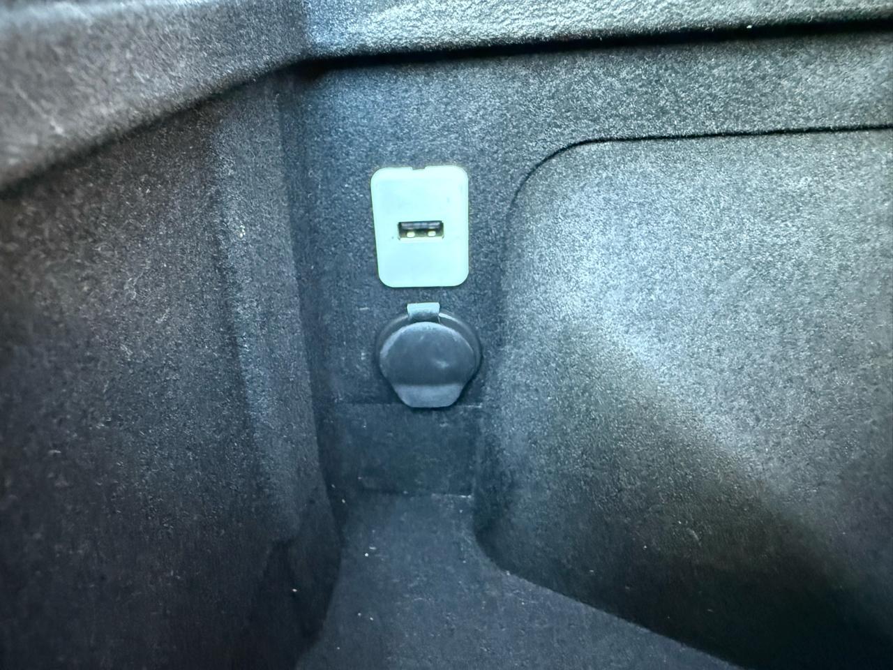 Chevrolet Avalanche 4WD Crew Cab LTZ 2011