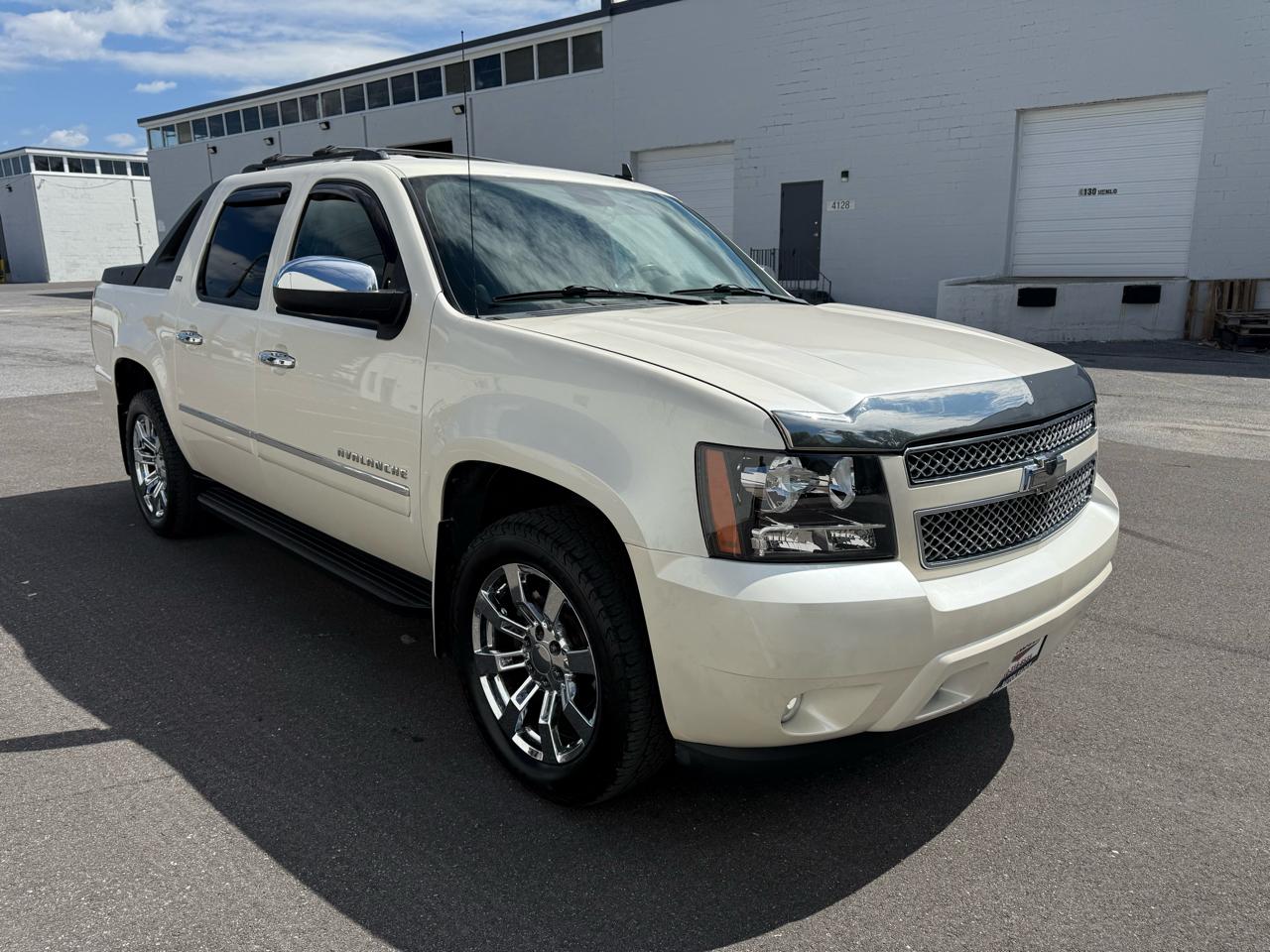 Chevrolet Avalanche 4WD Crew Cab LTZ 2011