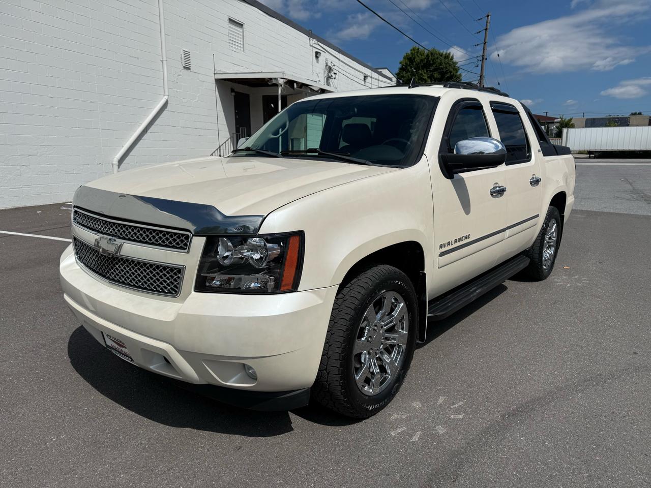 Chevrolet Avalanche 4WD Crew Cab LTZ 2011