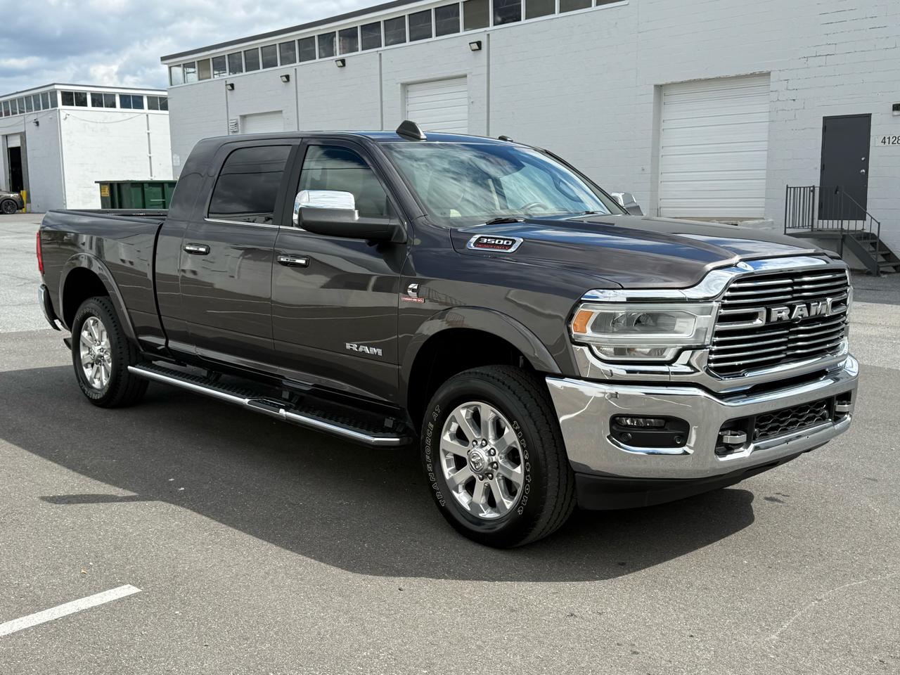 RAM 3500 Laramie 4x4 Mega Cab 6'4" Box 2020