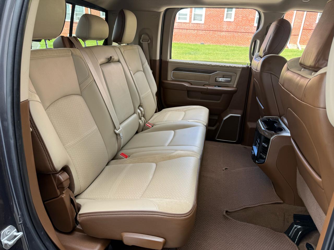 RAM 3500 Laramie 4x4 Mega Cab 6'4" Box 2020