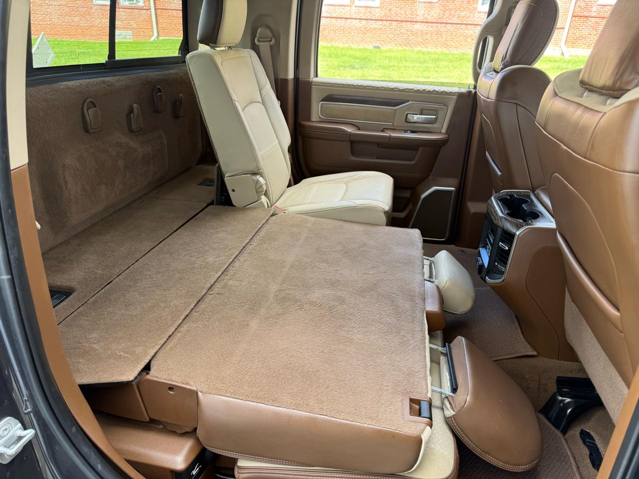 RAM 3500 Laramie 4x4 Mega Cab 6'4" Box 2020