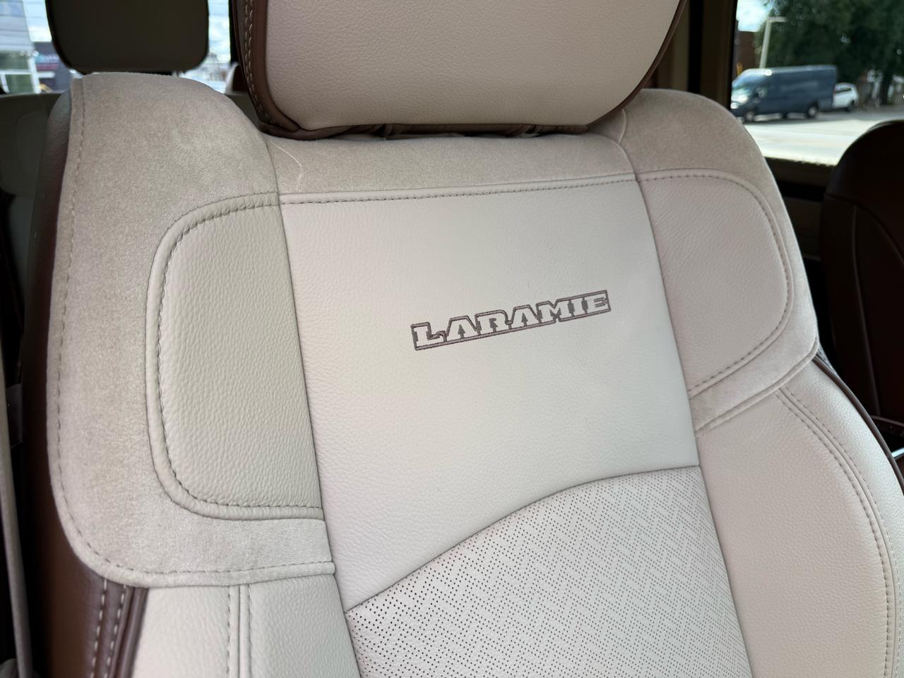 RAM 3500 Laramie 4x4 Mega Cab 6'4" Box 2020