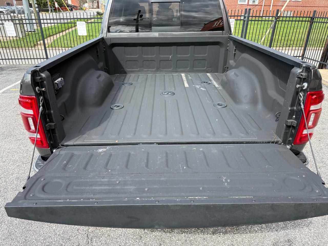 RAM 3500 Laramie 4x4 Mega Cab 6'4" Box 2020
