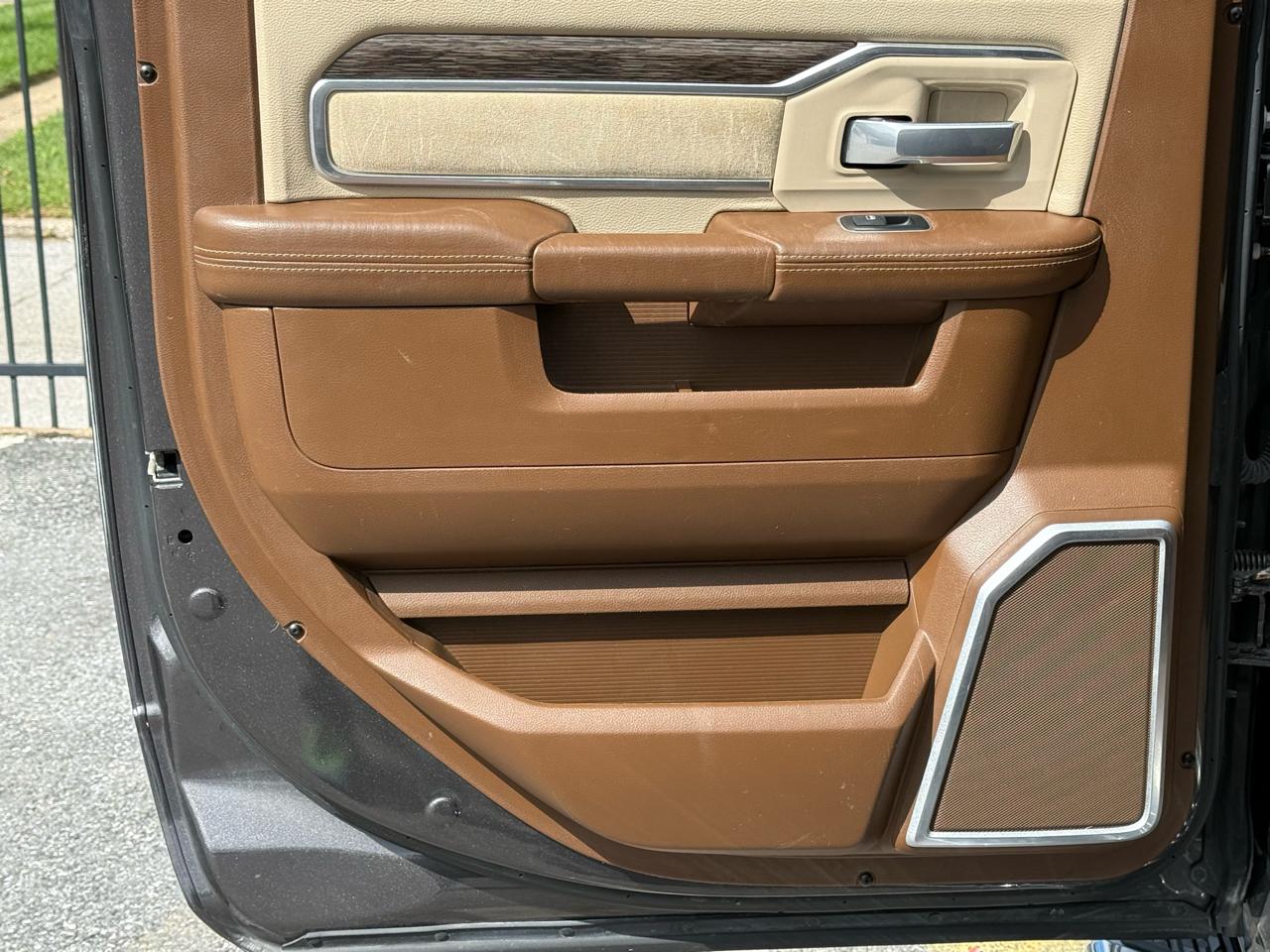 RAM 3500 Laramie 4x4 Mega Cab 6'4" Box 2020