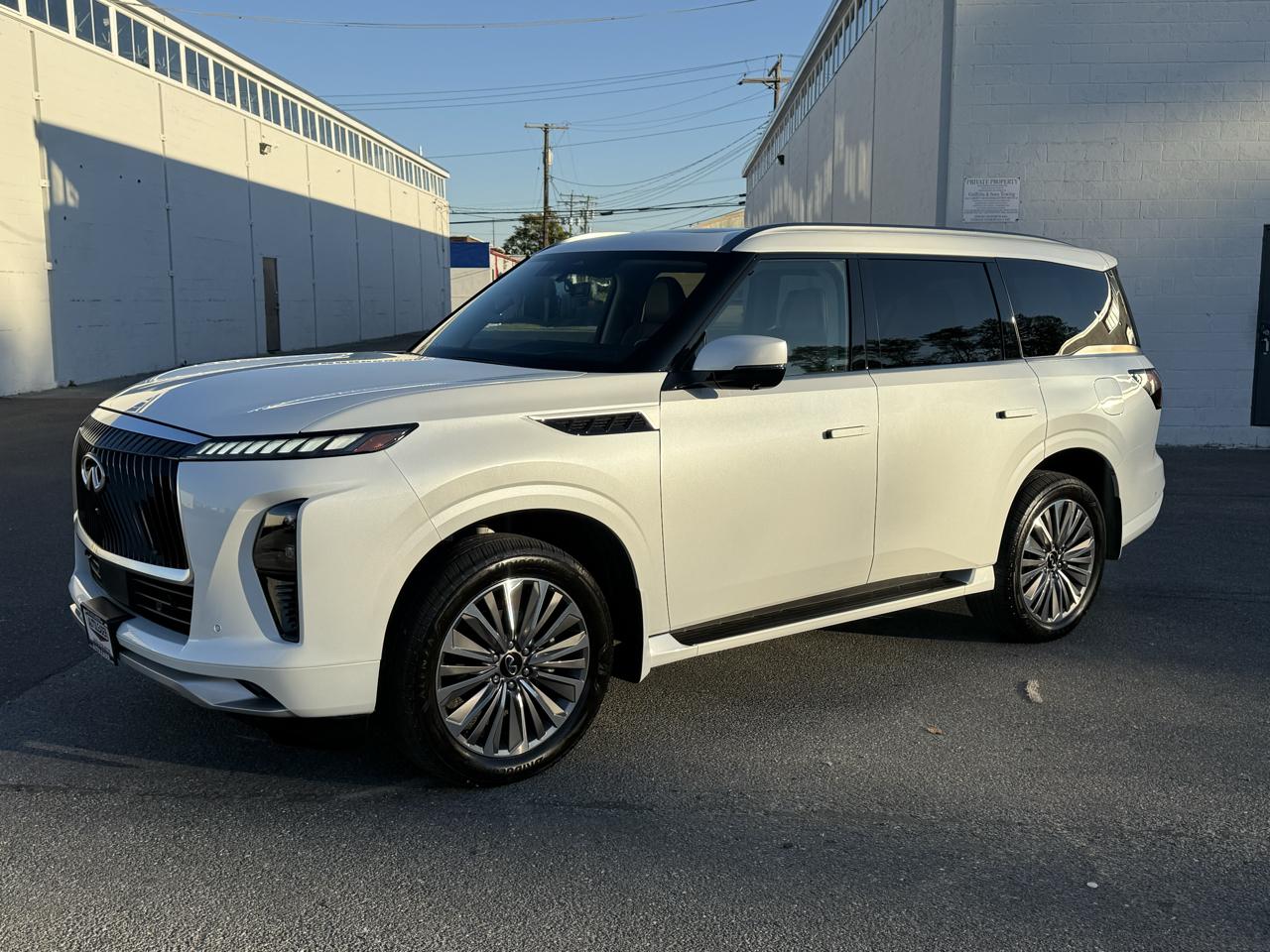 Infiniti QX80 LUXE AWD 2025