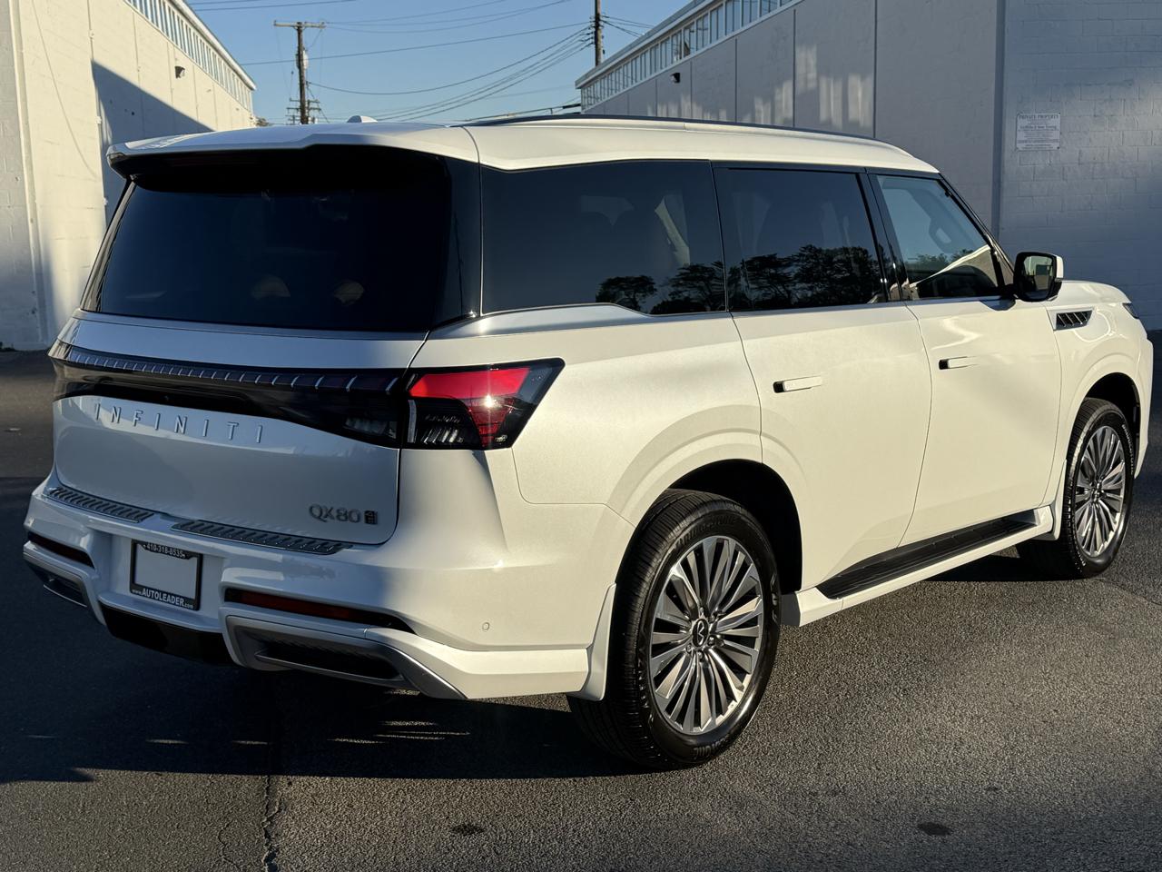 Infiniti QX80 LUXE AWD 2025