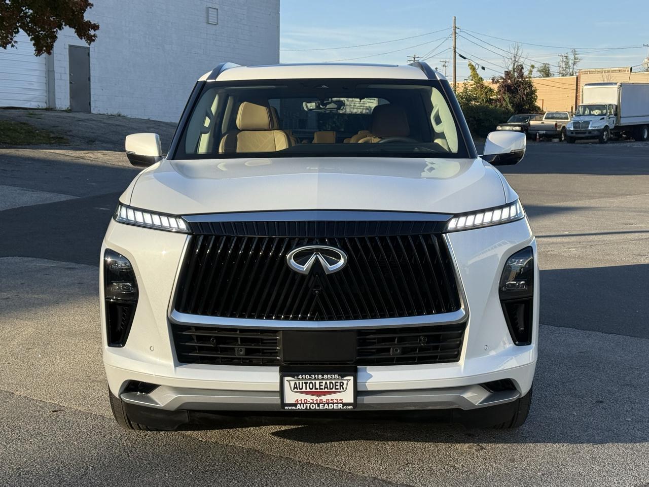 Infiniti QX80 LUXE AWD 2025