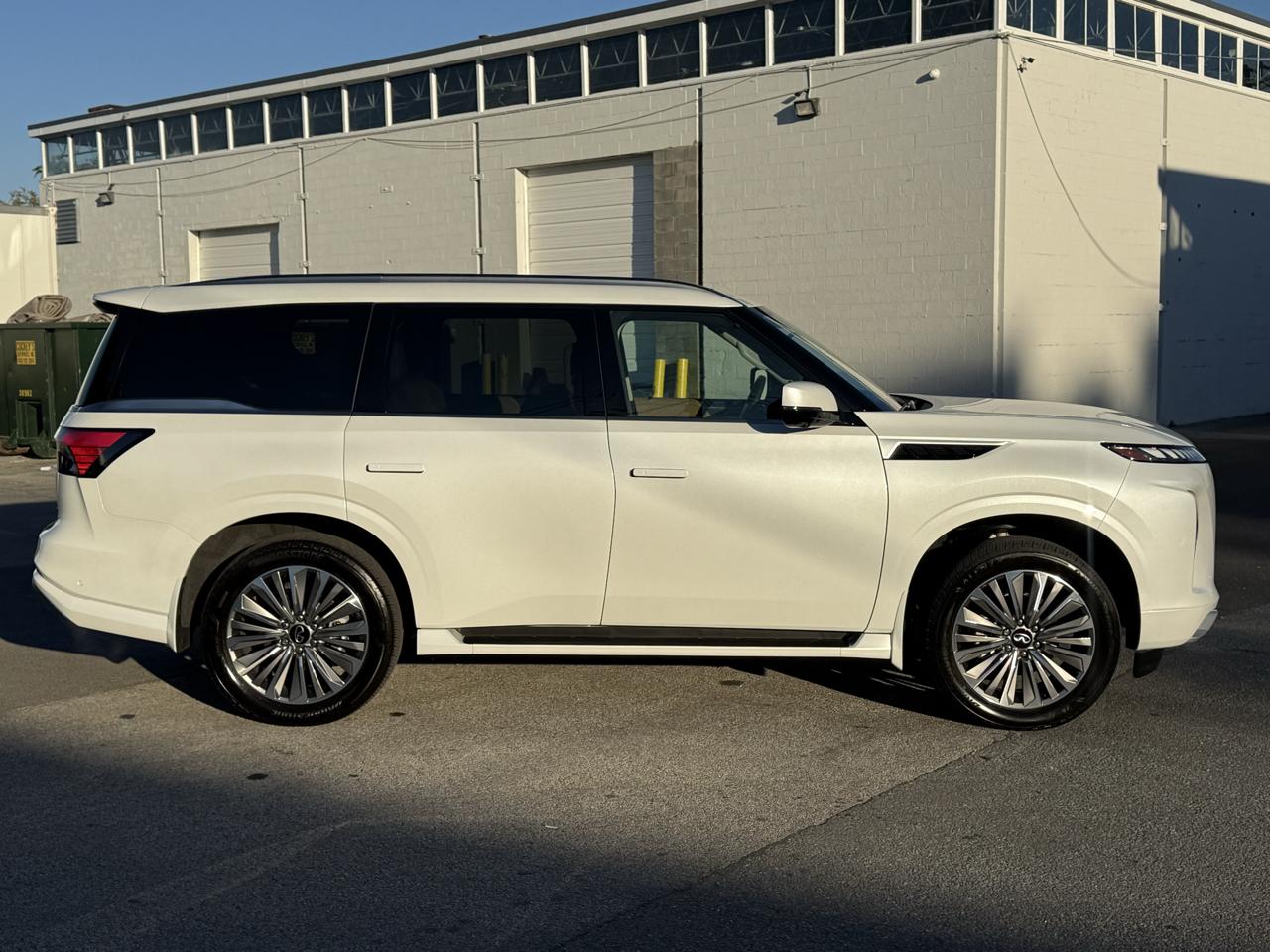 Infiniti QX80 LUXE AWD 2025