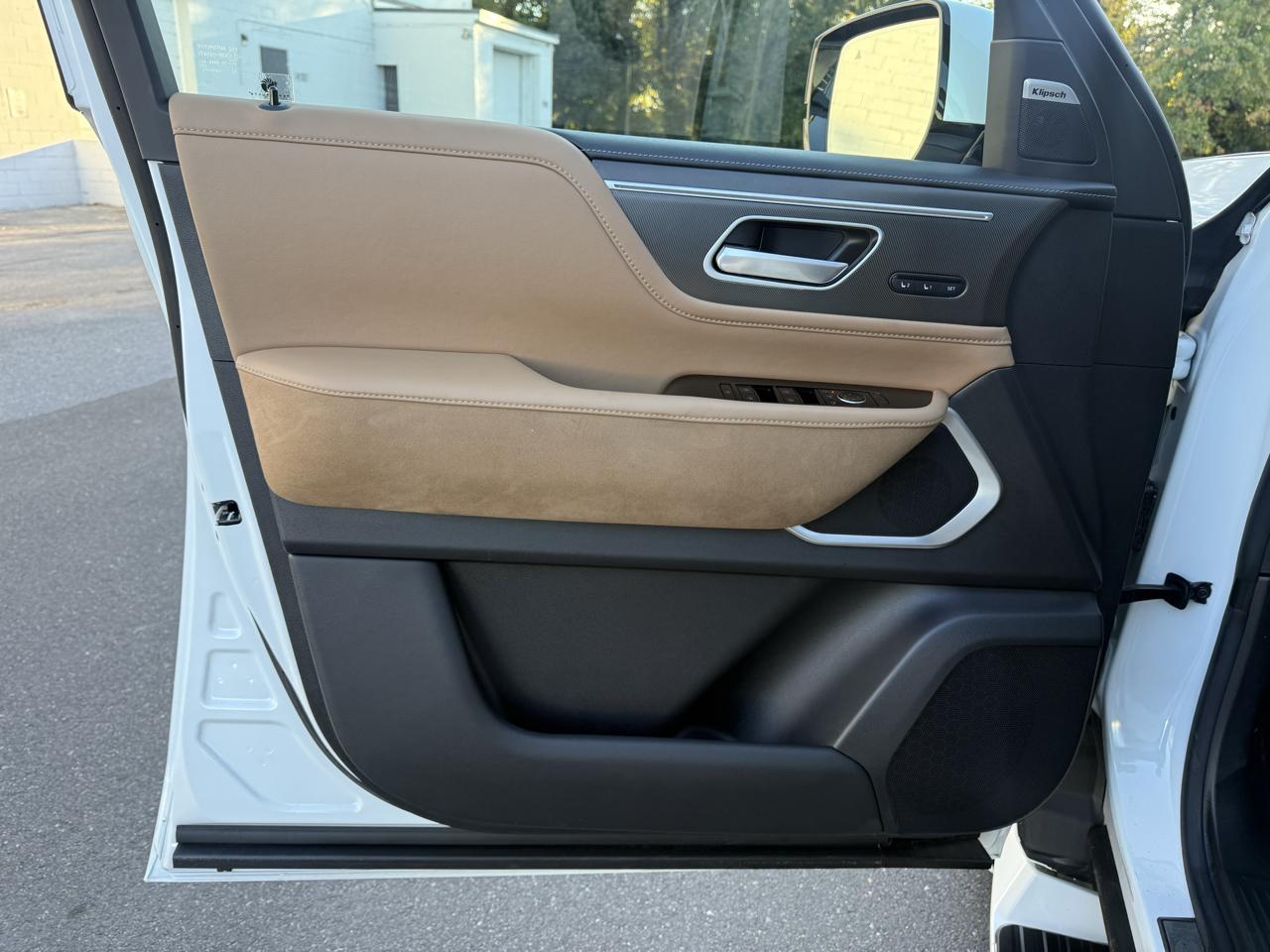 Infiniti QX80 LUXE AWD 2025