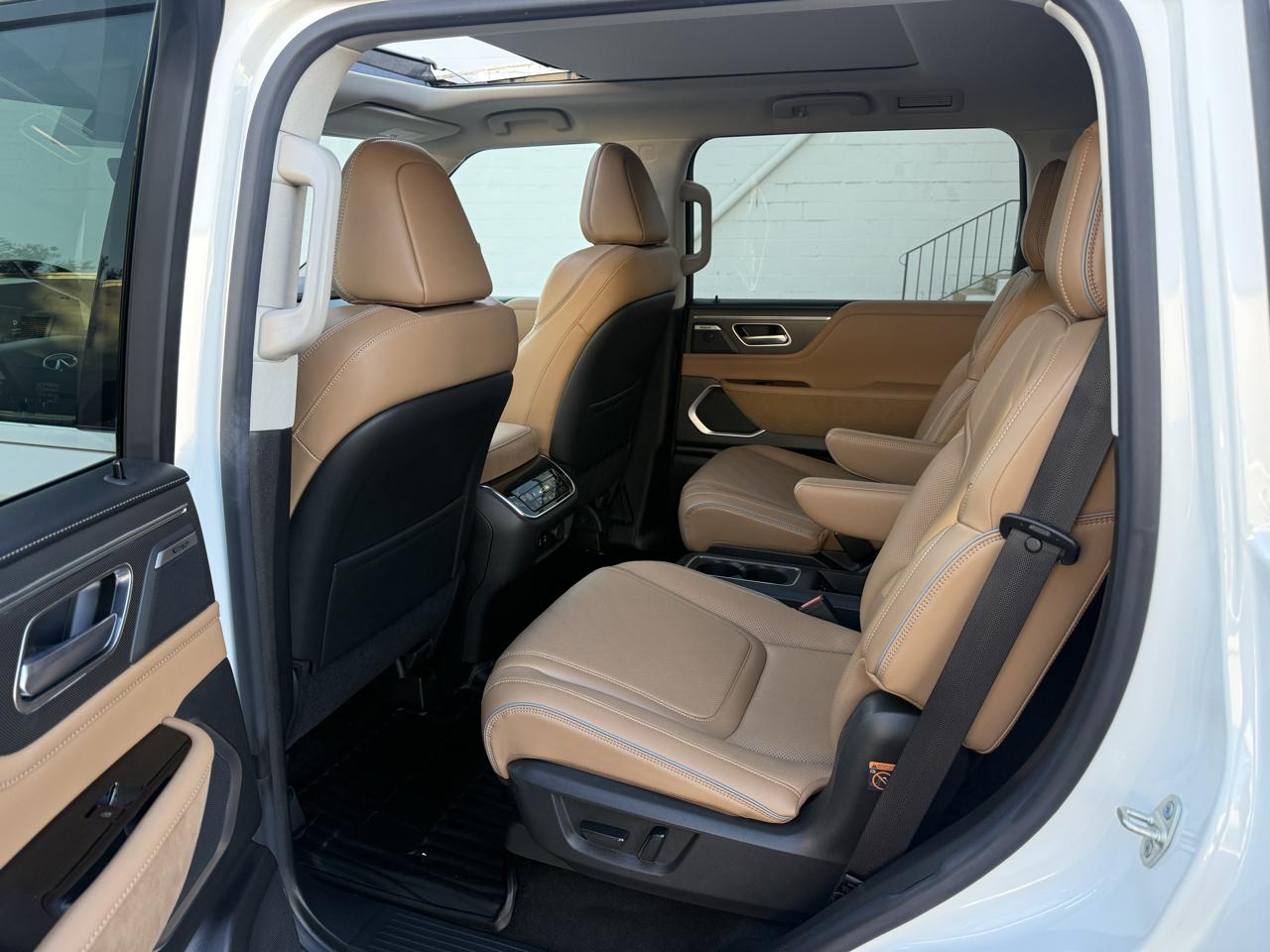Infiniti QX80 LUXE AWD 2025
