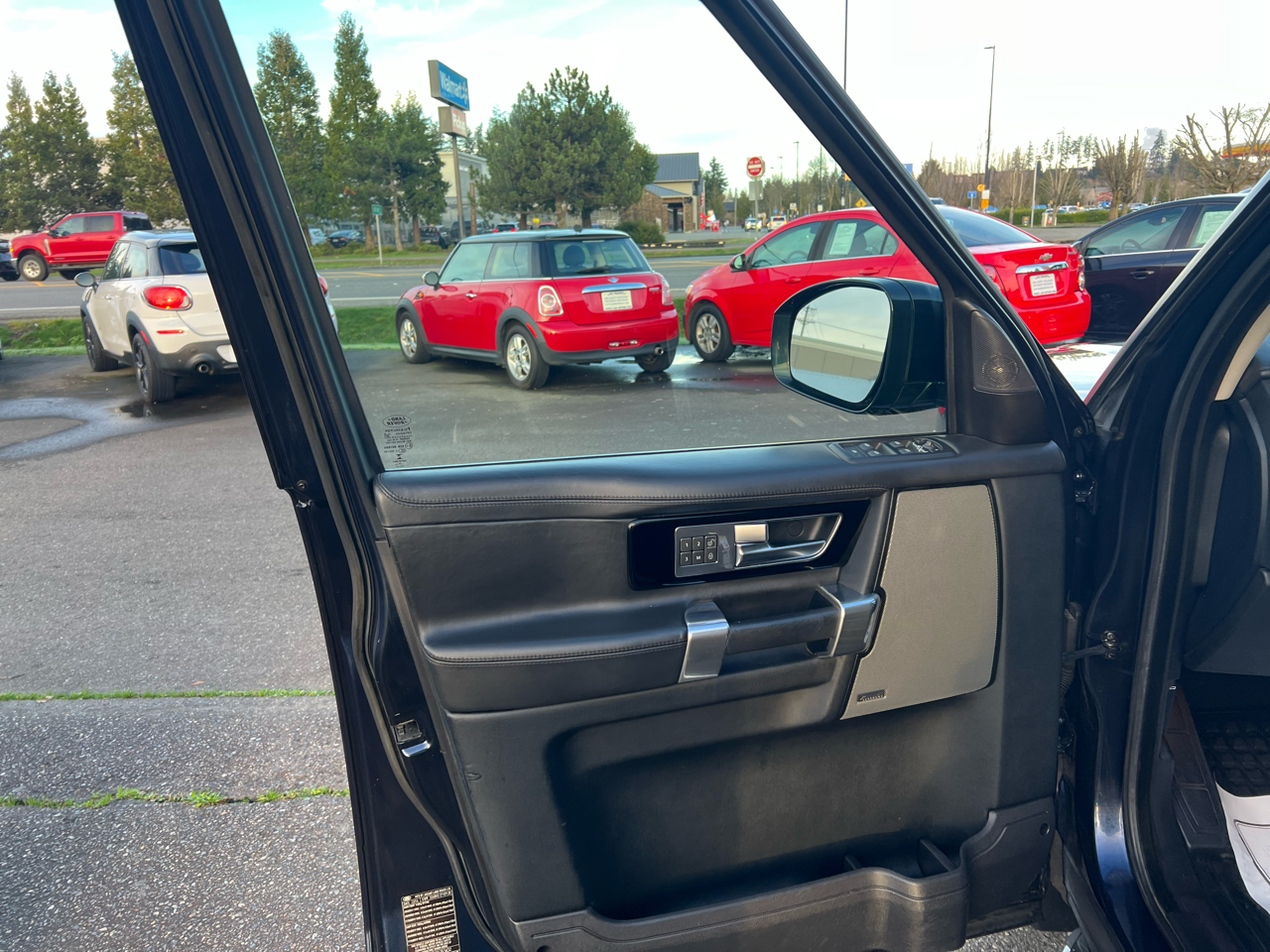 Land Rover LR4 4WD 4dr LUX 2015