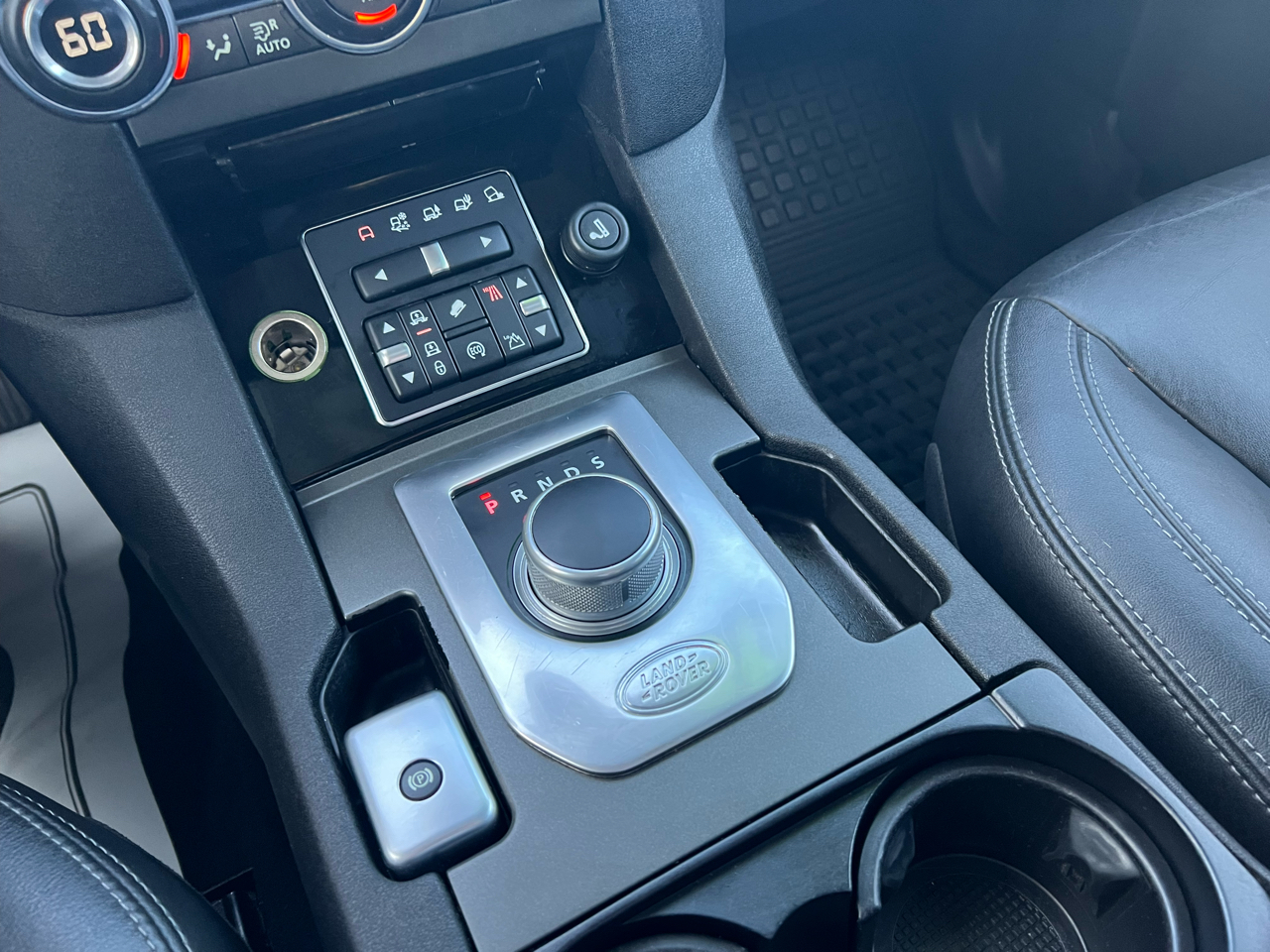 Land Rover LR4 4WD 4dr LUX 2015