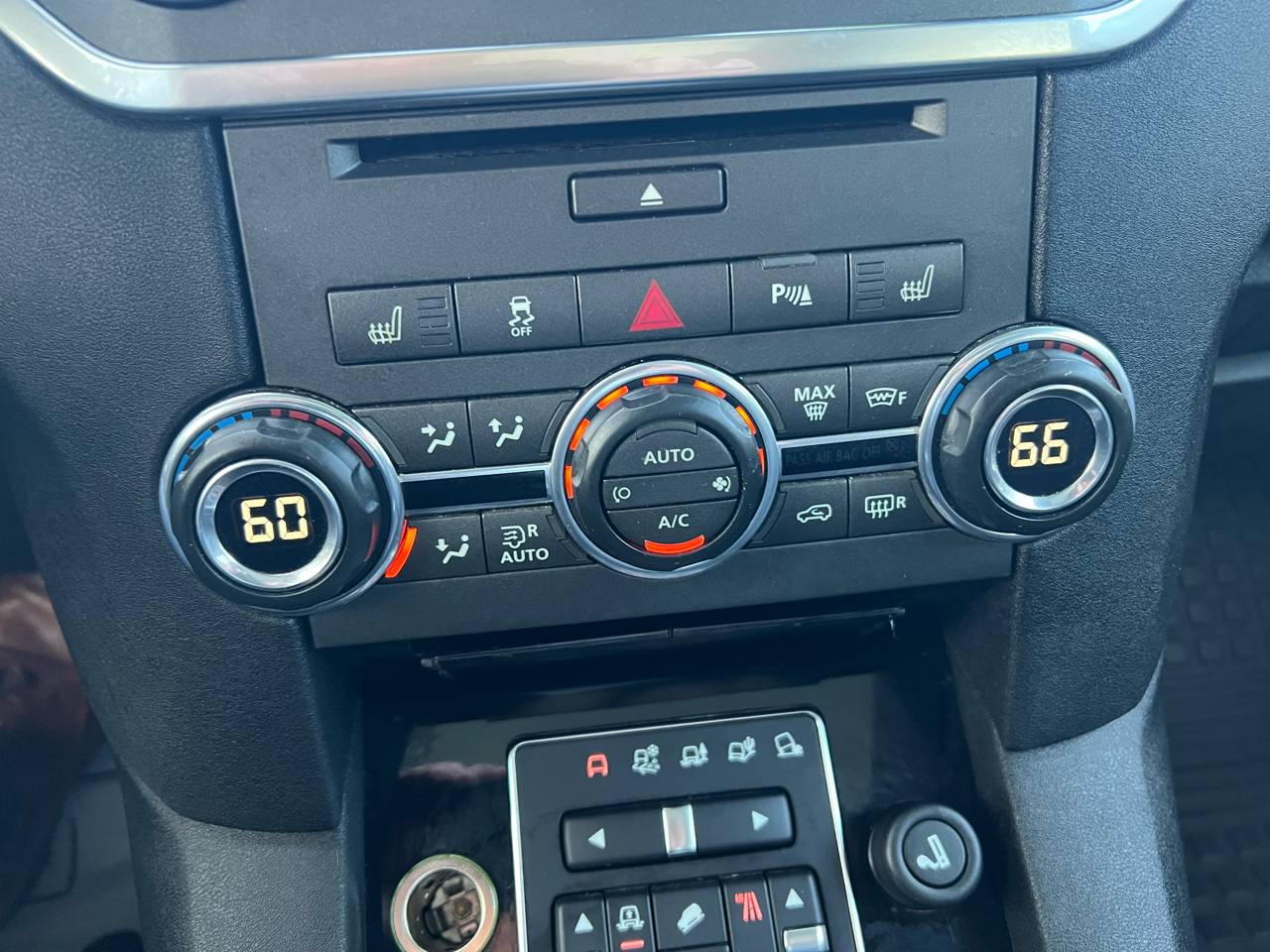 Land Rover LR4 4WD 4dr LUX 2015