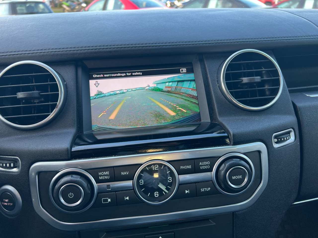 Land Rover LR4 4WD 4dr LUX 2015