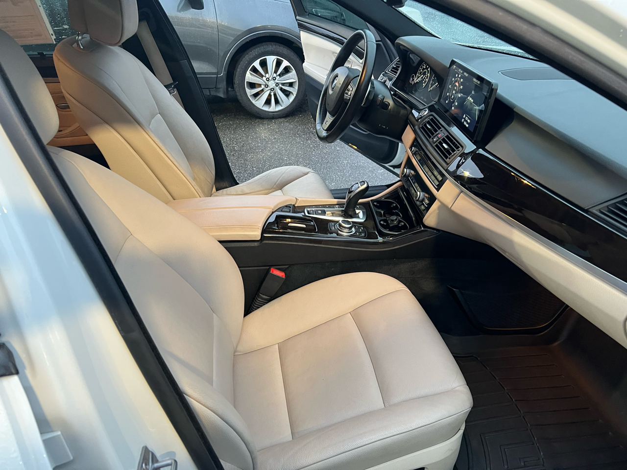 BMW 5 Series 4dr Sdn 535i xDrive AWD 2013