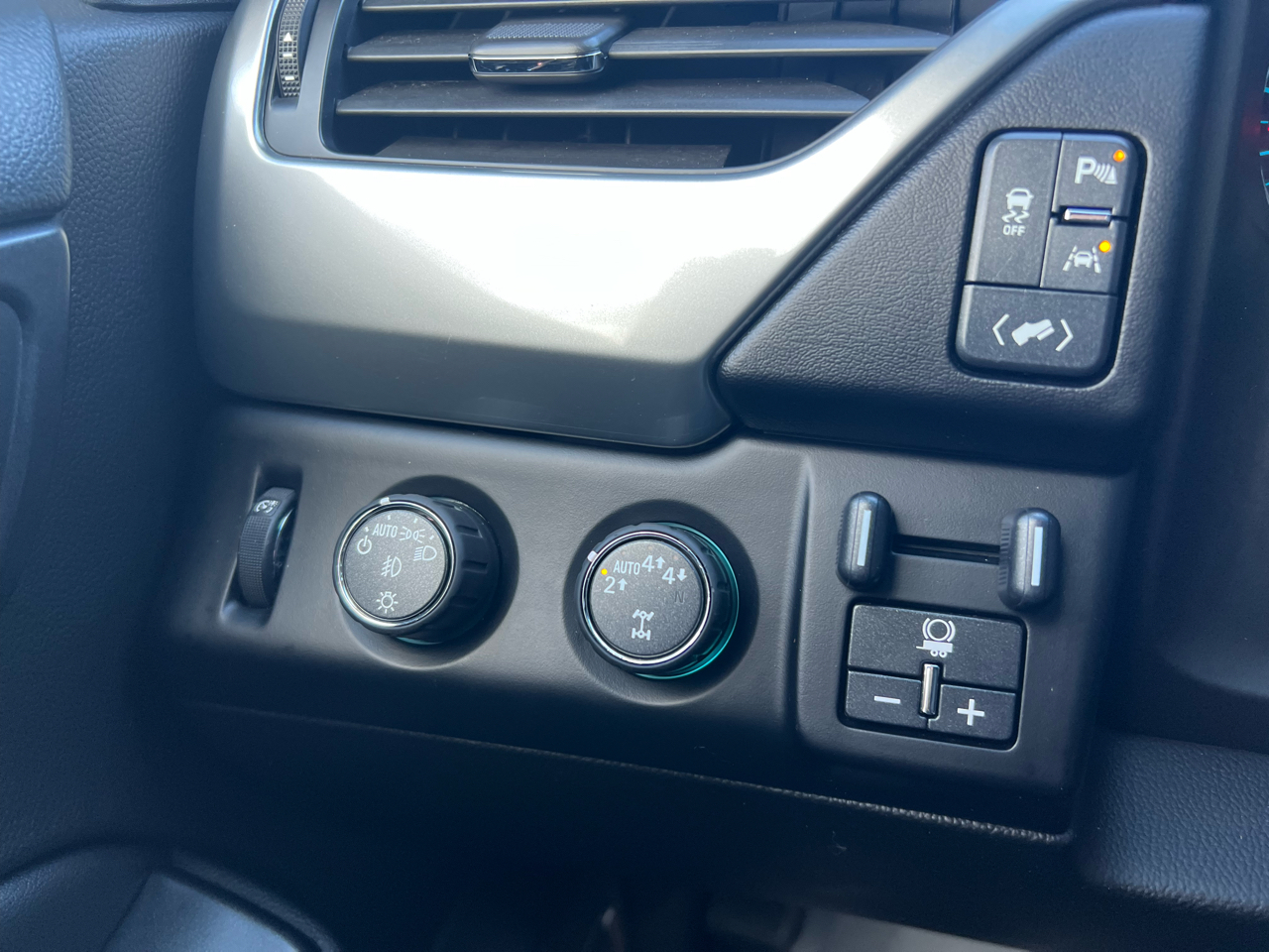 Chevrolet Tahoe 4WD 4dr LT 2018