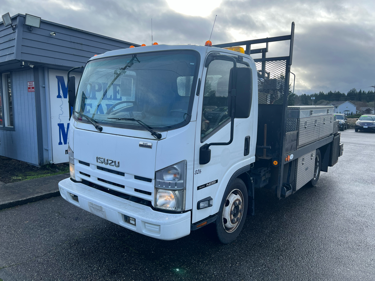 Isuzu DSL REG 109" WB WHITE CAB IBT PWL 2010