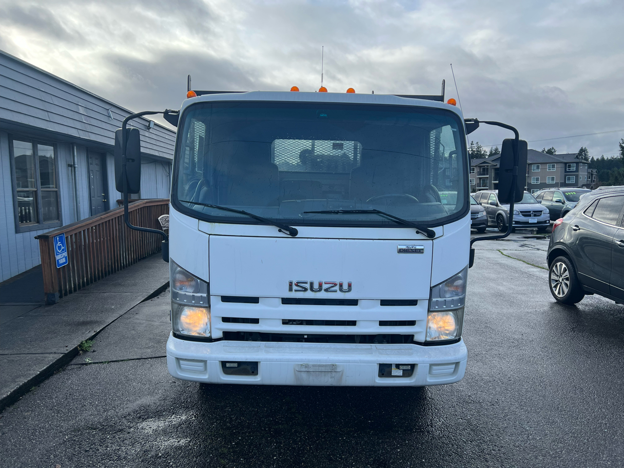 Isuzu DSL REG 109" WB WHITE CAB IBT PWL 2010