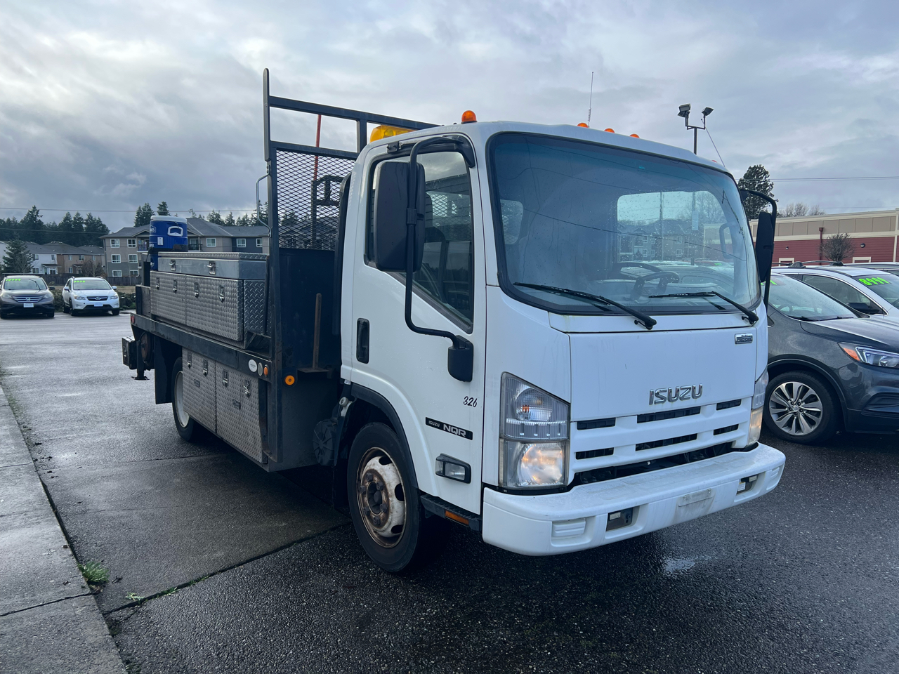 Isuzu DSL REG 109" WB WHITE CAB IBT PWL 2010