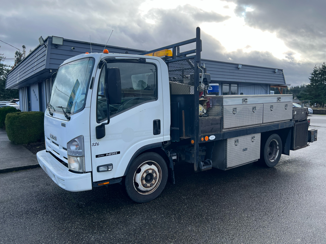 Isuzu DSL REG 109" WB WHITE CAB IBT PWL 2010