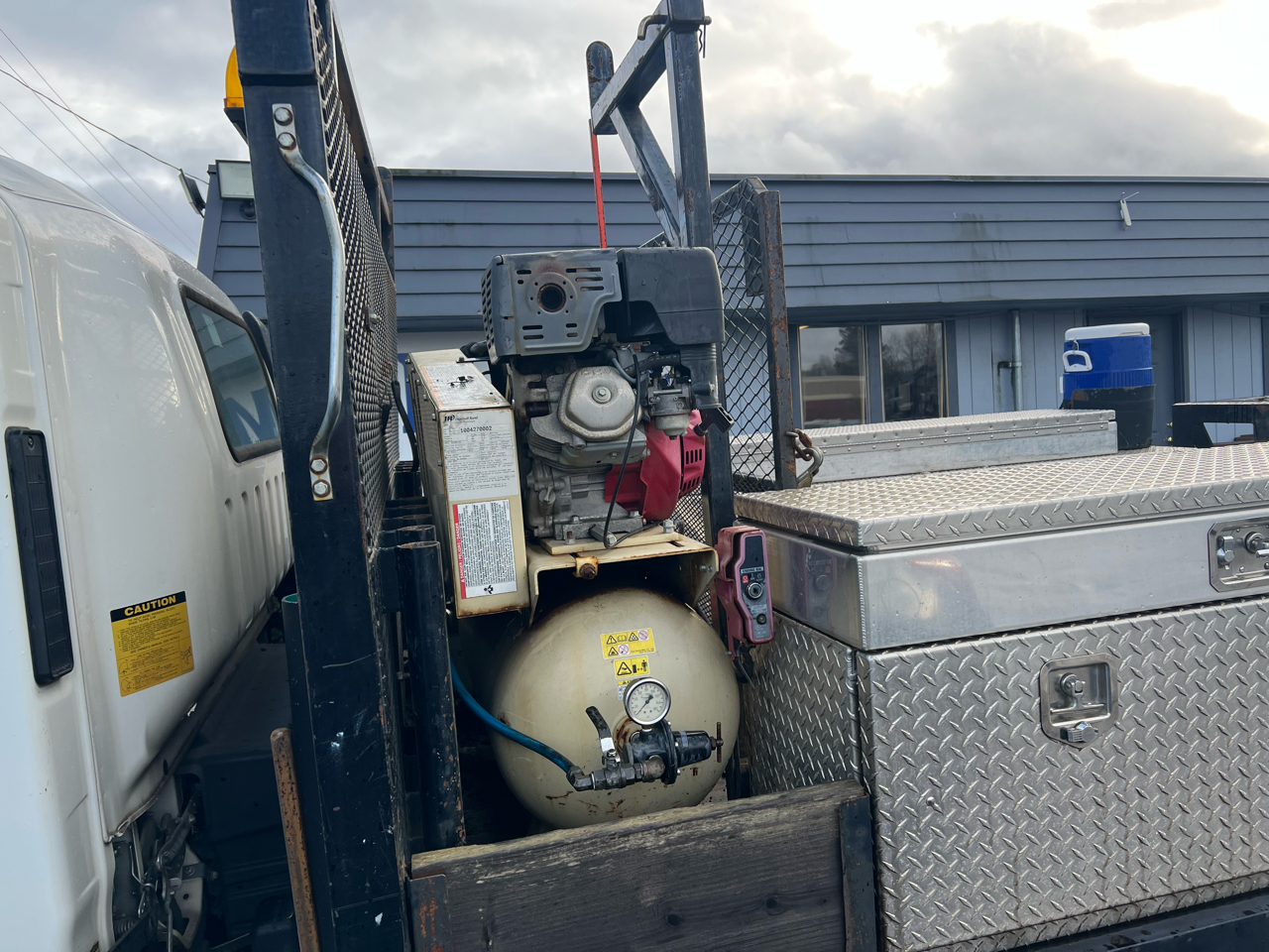 Isuzu DSL REG 109" WB WHITE CAB IBT PWL 2010