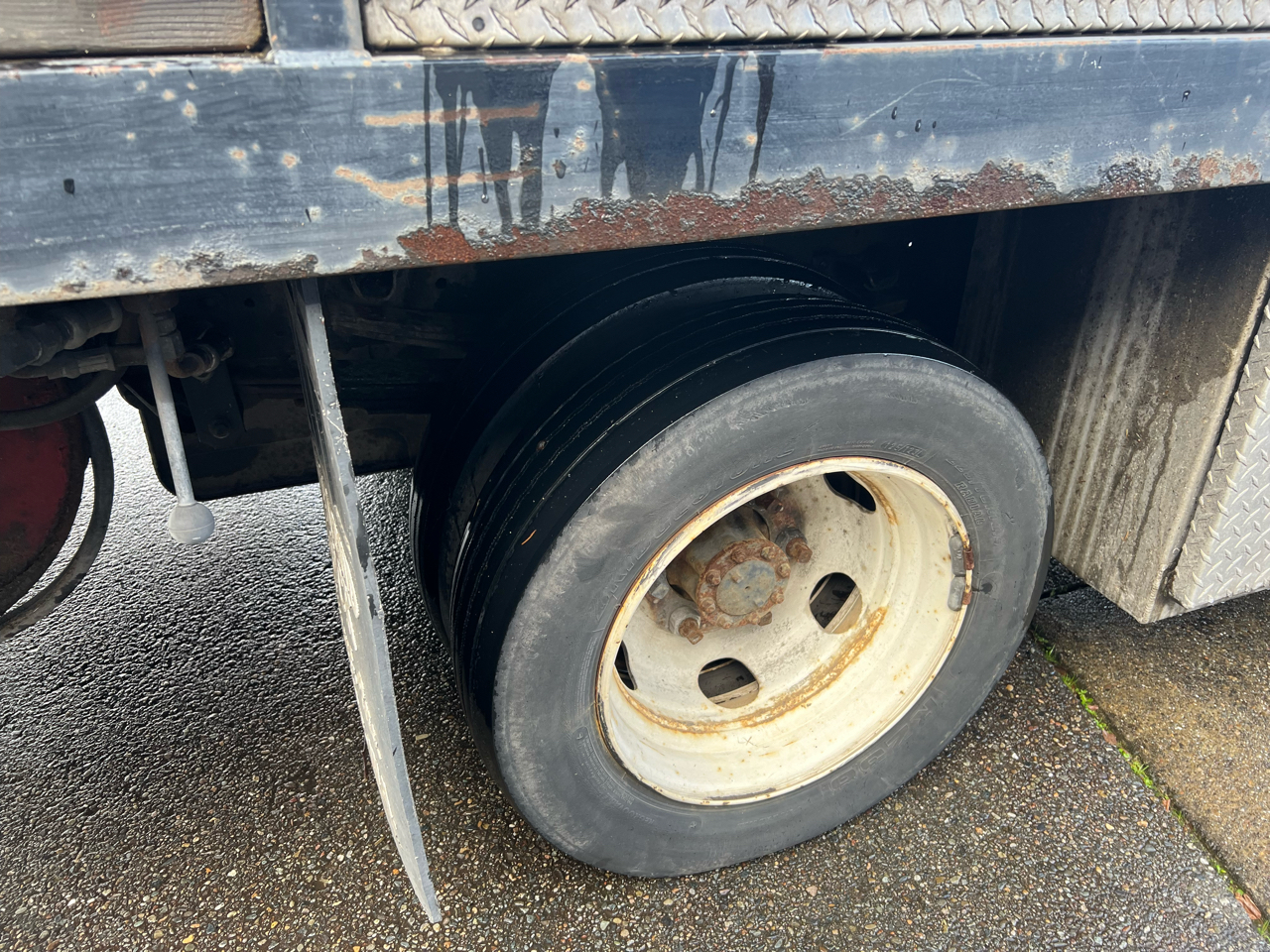 Isuzu DSL REG 109" WB WHITE CAB IBT PWL 2010