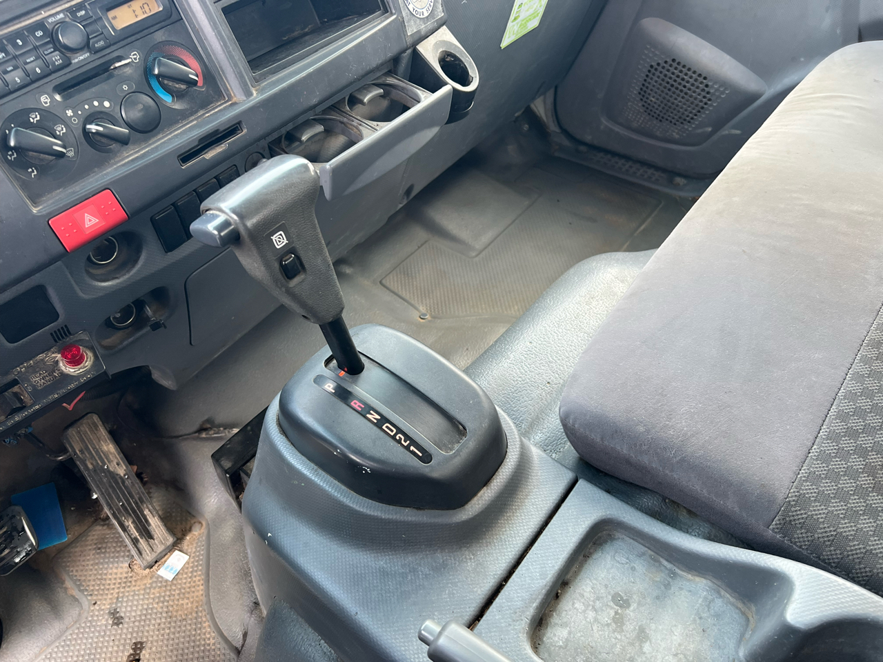 Isuzu DSL REG 109" WB WHITE CAB IBT PWL 2010