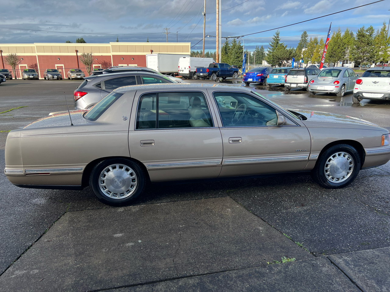 Cadillac DeVille 4dr Sdn 1998