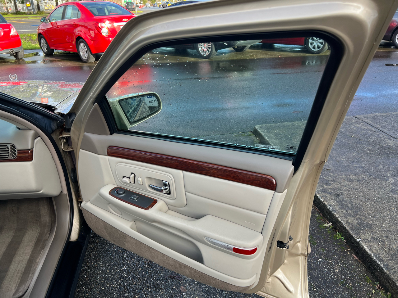 Cadillac DeVille 4dr Sdn 1998