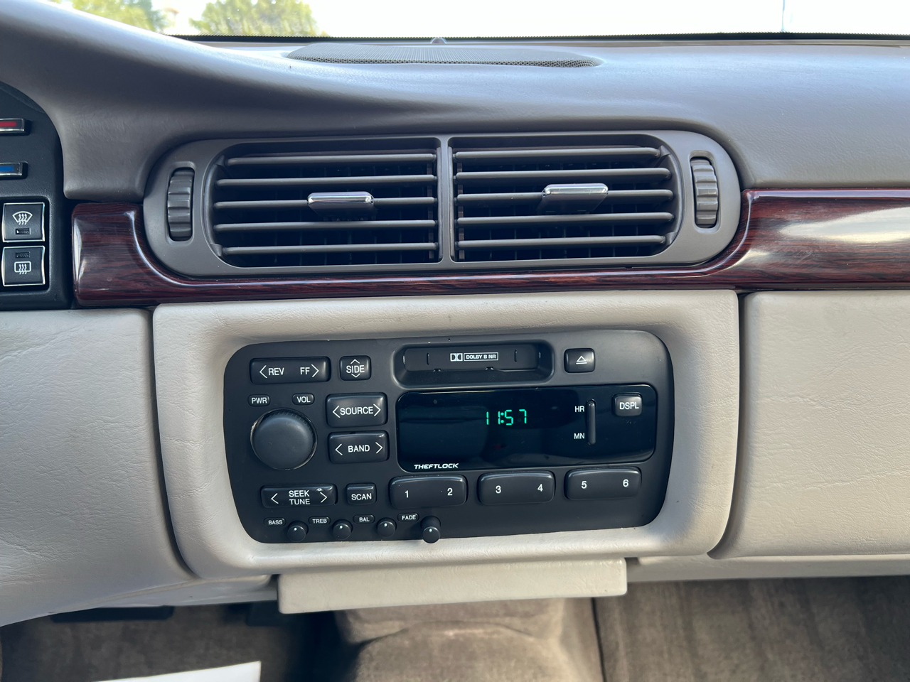 Cadillac DeVille 4dr Sdn 1998