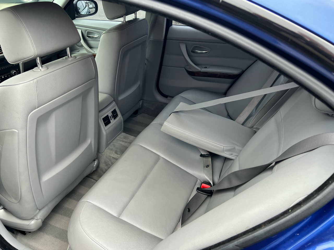 BMW 3 Series 4dr Sdn 328i xDrive AWD SULEV 2010