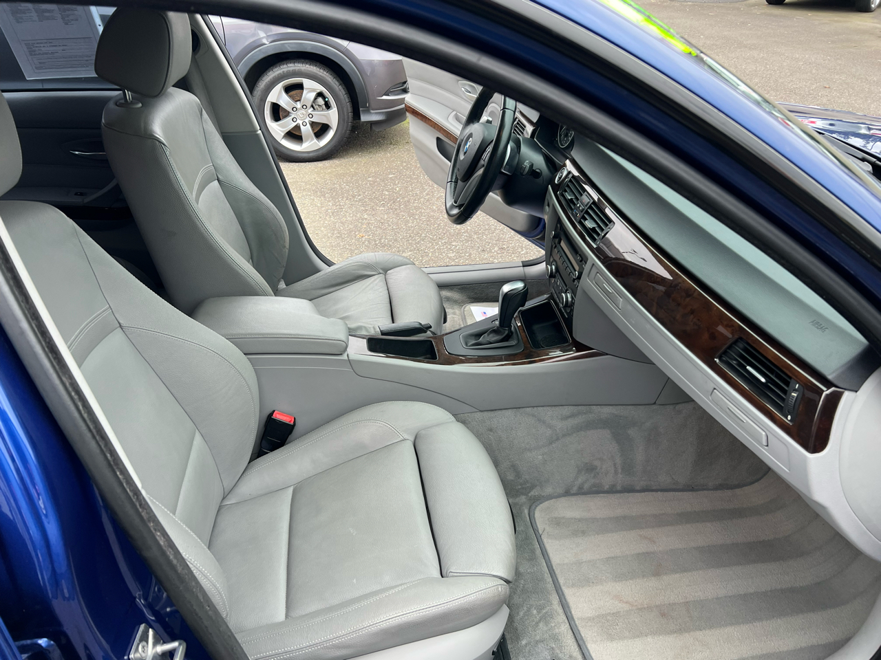 BMW 3 Series 4dr Sdn 328i xDrive AWD SULEV 2010